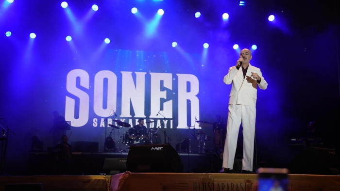 Zafer Bayramı Coşkusu Soner Sarıkabadayı Konseriyle Taçlandı